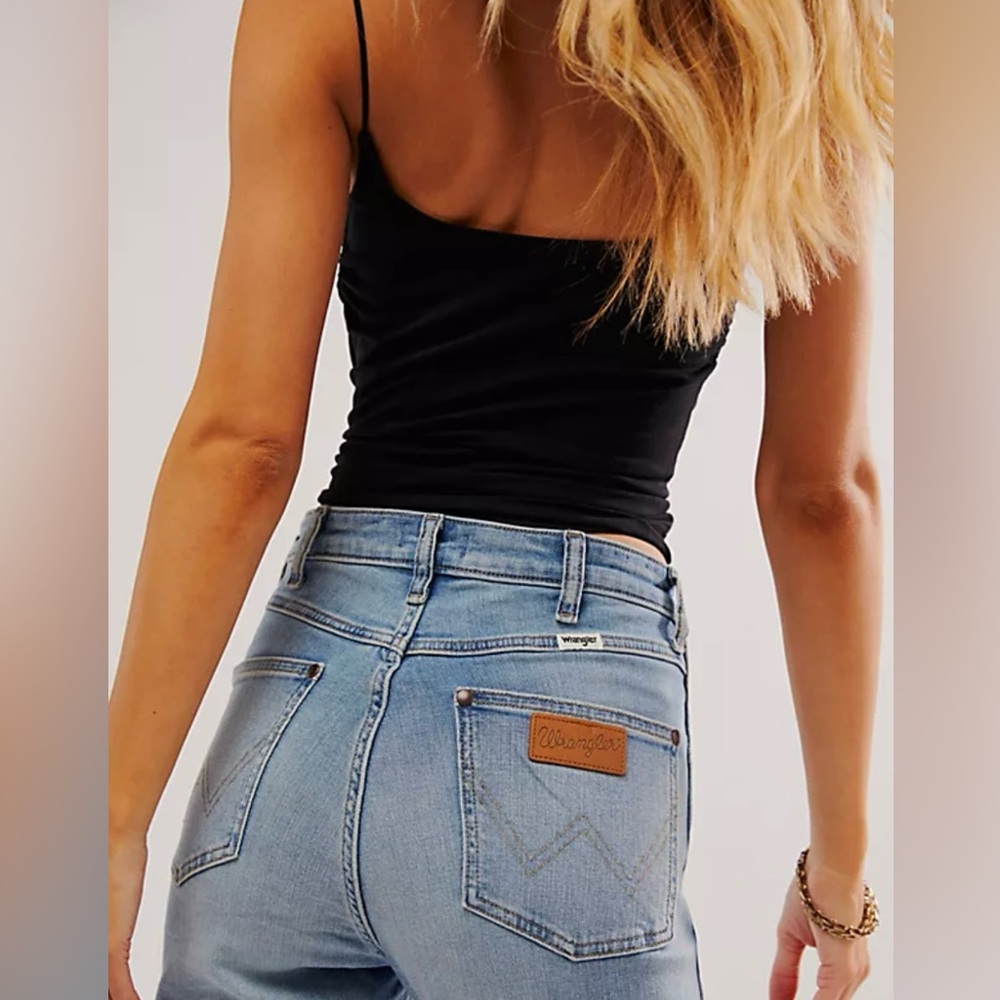 NWT Wranglers Woman’s Walkers High Rise Slim Straight Leg Jean